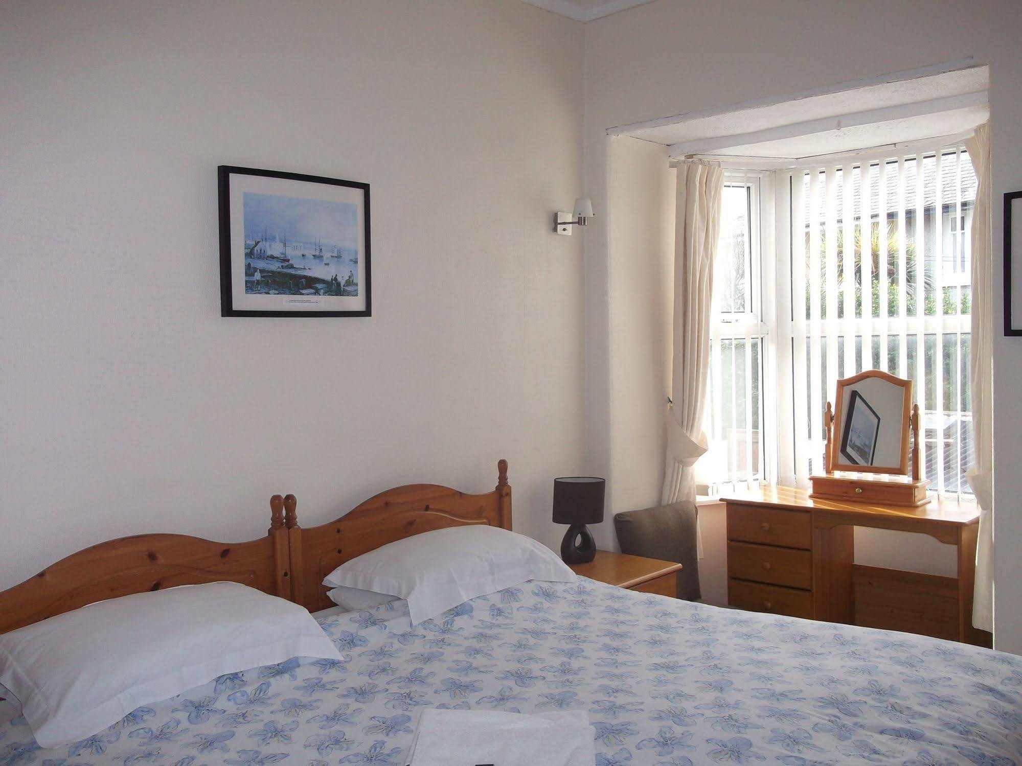 Wavecrest Hotel Holyhead Eksteriør billede