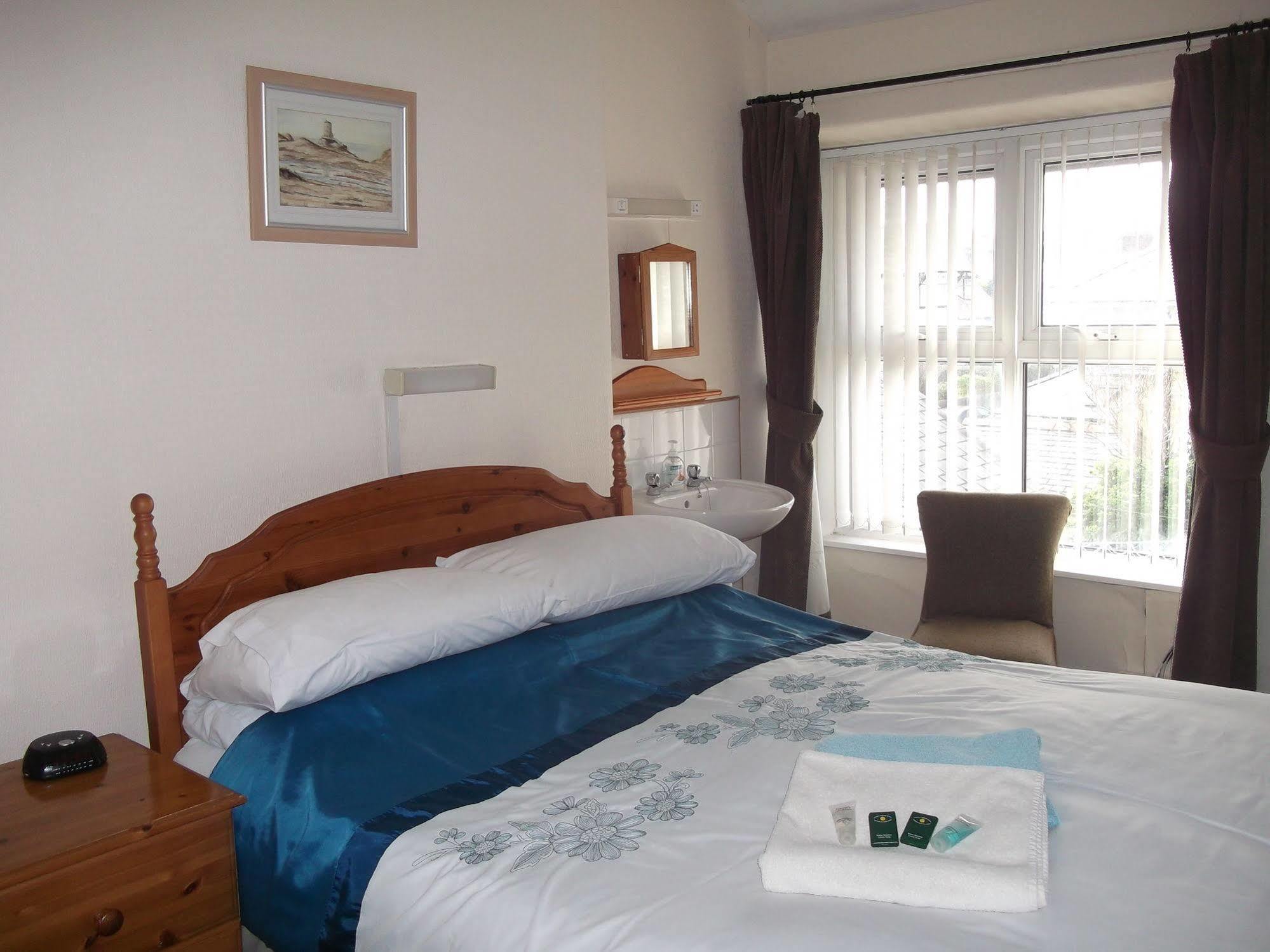 Wavecrest Hotel Holyhead Eksteriør billede